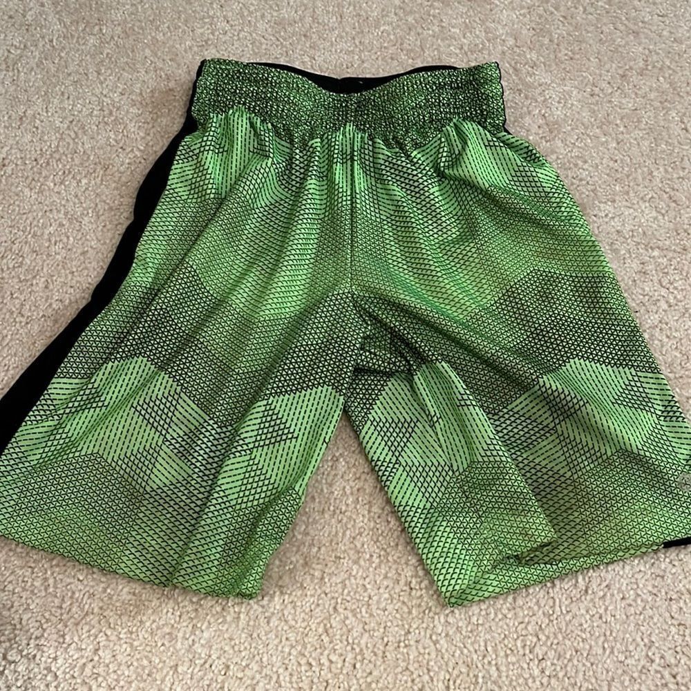 SIZE SMALL 8 XERSION SHORTS